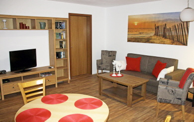 Wohnzimmer mit Bücherwand